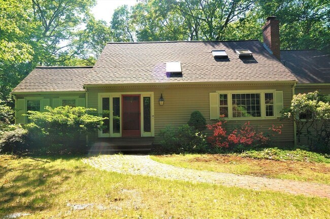 Building Photo - 18 Pequot Rd