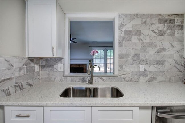 Building Photo - 1028 Windy Oaks Ct