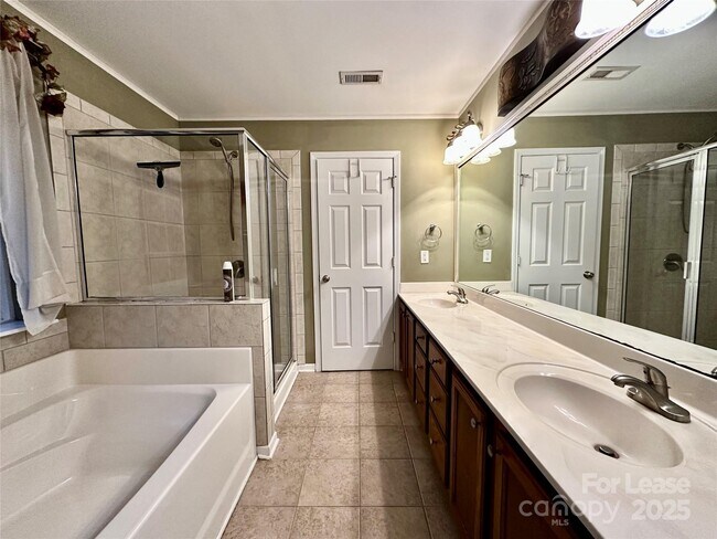 Building Photo - 1913 Thorn Crest Dr