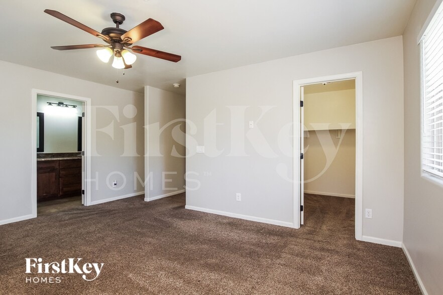 Building Photo - 2722 E Cactus Rd