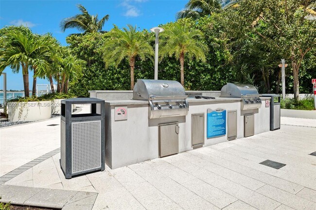 Building Photo - 1000 West Ave