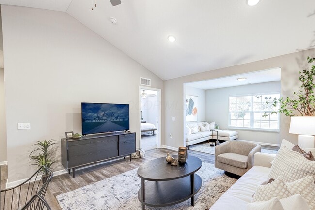 Building Photo - 25 Glade Lp