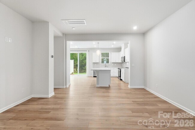 Building Photo - 14862 Tamarack Drive