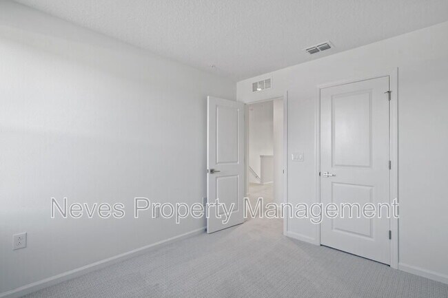 Building Photo - 1601 Pinecliff Dr
