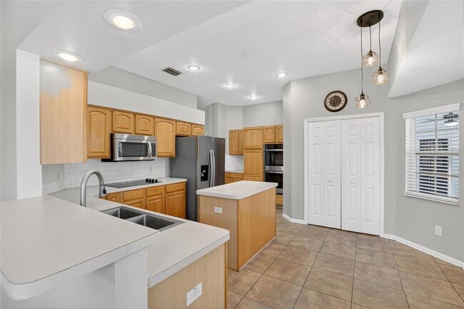 Building Photo - 11304 Balm Riverview Rd