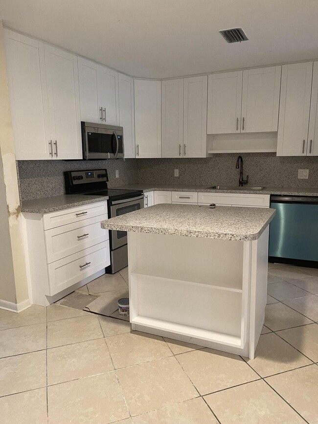 Building Photo - 9060 NW 45th Ct