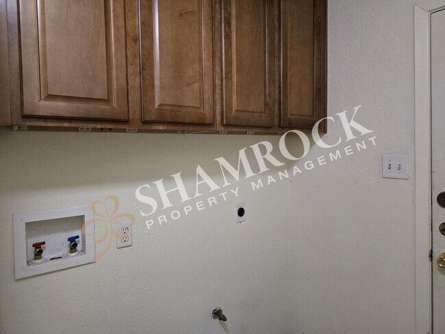 Building Photo - 3/2 Arrowhead Estates Home