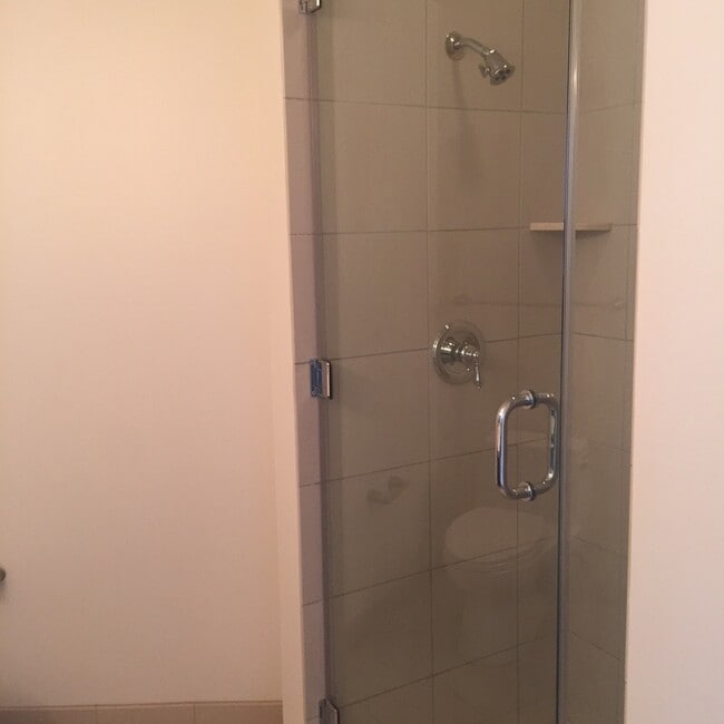 Building Photo - Highly Upgraded 2 BR Condo at Allure!