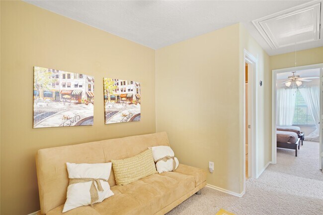 Building Photo - 211 Bloomhill Pl