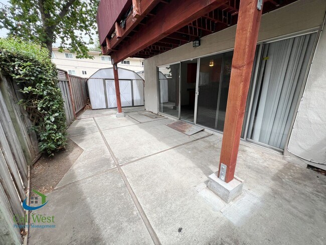 Building Photo - $2895 -  Downstairs 2 Bed 1.5 Bath-Updated Kitchen near Westgate Center