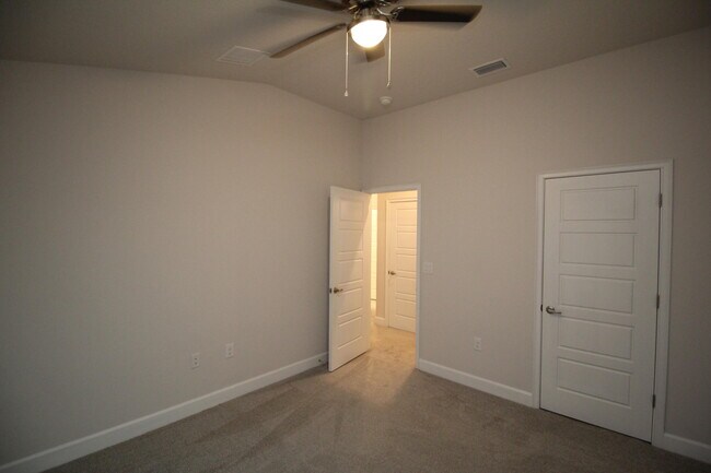Building Photo - 705 Kylar Dr NW