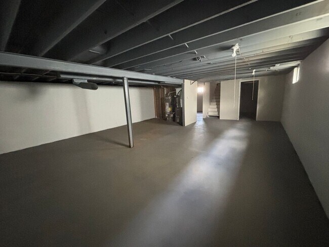 Building Photo - Section 8 welcome