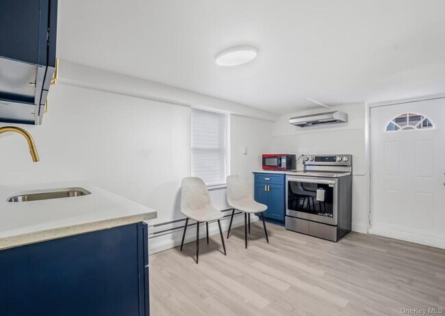 Building Photo - 6-18 Beach 67th St