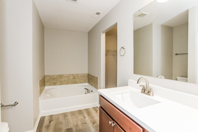 Building Photo - 8024 Bach Dr