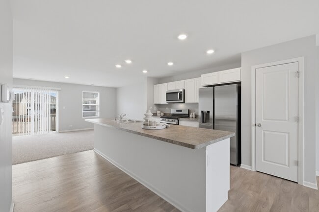 Building Photo - 217 Goldenrod Dr