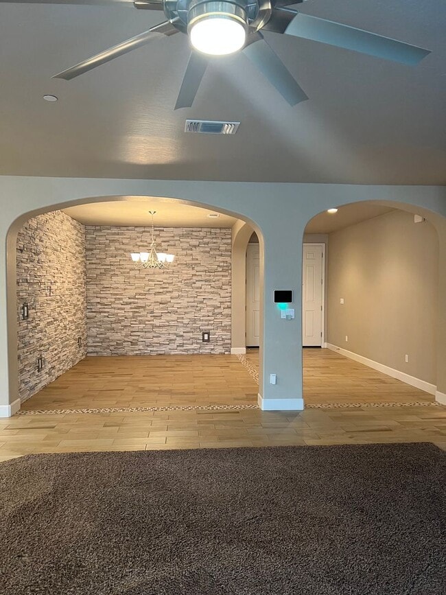 Building Photo - Charming 3 bedroom 2 bathroom with an office, located in Quail Run