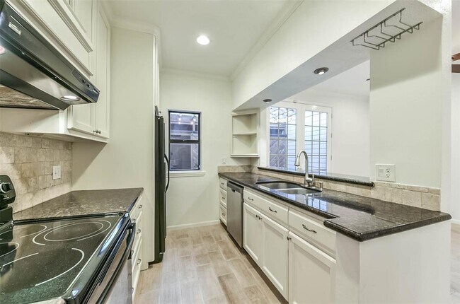 Building Photo - 1201 McDuffie St