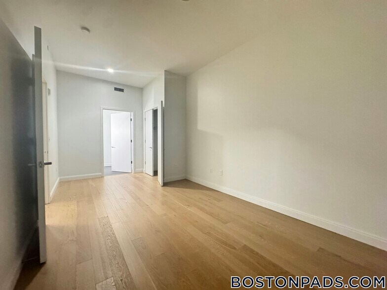 Building Photo - 55 Brighton Ave