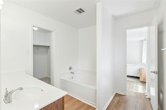 Building Photo - 11208 Midbury Ct
