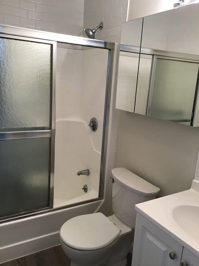 Building Photo - 210 Brook Village Rd