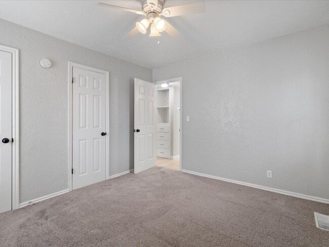 Building Photo - 5937 NW 58th Terrace