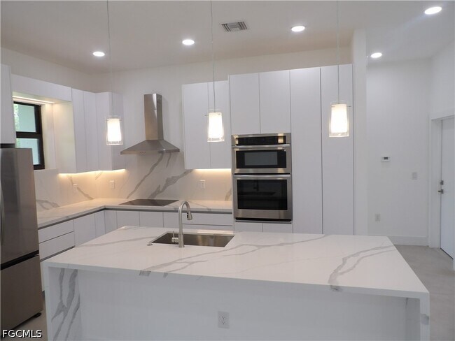 Building Photo - 174 Ocean Park Dr
