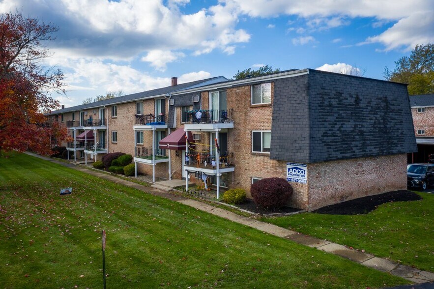 Building Photo - 29 Losson Garden Dr
