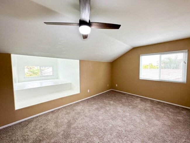 Building Photo - **STUNNING** 8 BEDROOM SOLAR HOME IN GATED...