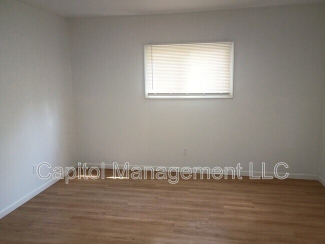 Building Photo - 1120 N Chestnut St