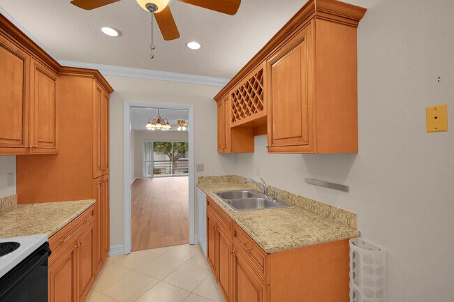 Building Photo - 2340 SW 22nd Ave