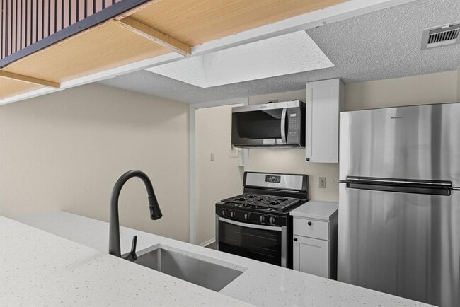 Building Photo - 4813 Yucca Hill Dr