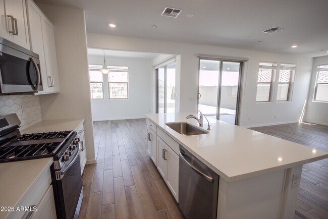 Building Photo - 21326 W Roanoke Ave