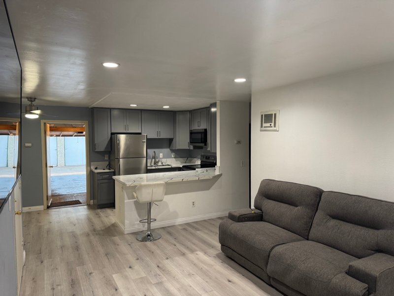 Building Photo - 12716 Lakeshore Dr