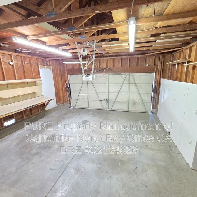 Building Photo - 869 Maria Dr