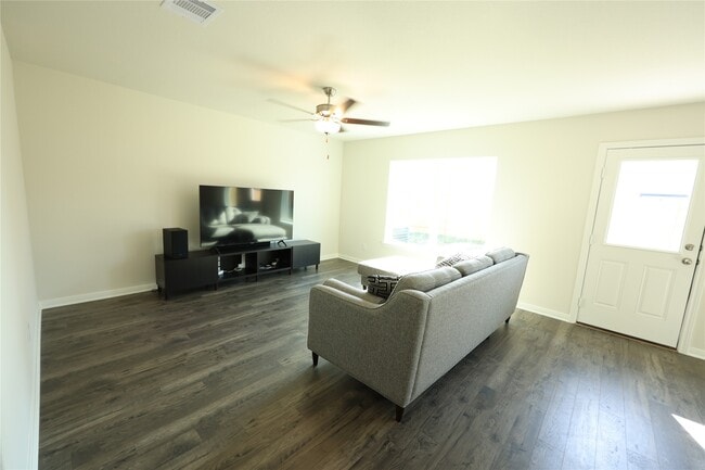 Building Photo - 428 Lgt Smt Dr