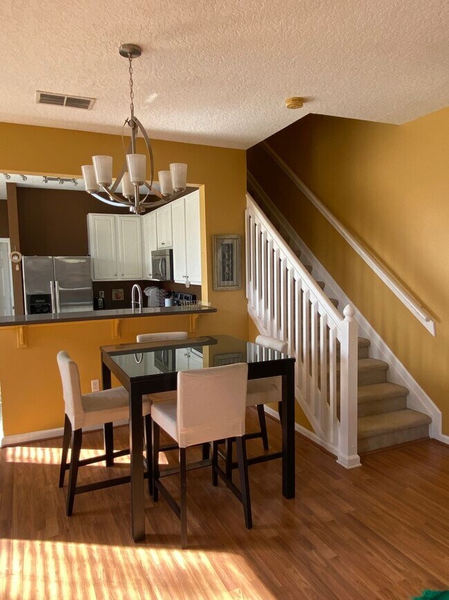 Building Photo - MOVE-IN SPECIAL!!! Townhome 3 Bedroom/2.5 Bathroom in Winter Park in a gated community