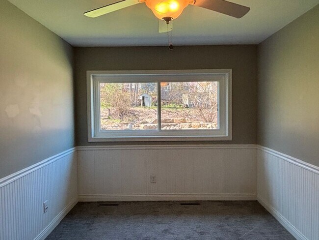 Building Photo - Available NOW! Gorgeous 3BR/2 BA Unit in Hastings!