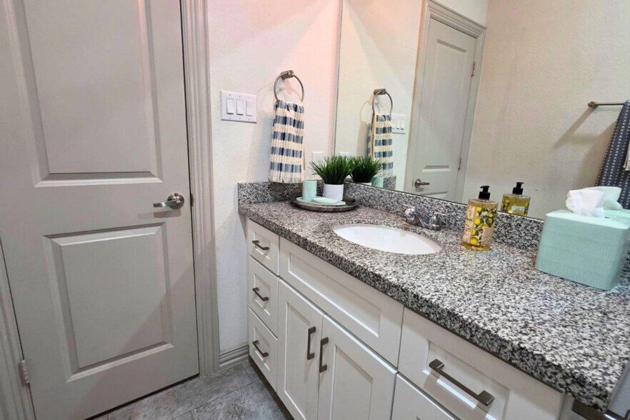 Building Photo - 2704 Sam Wilson St