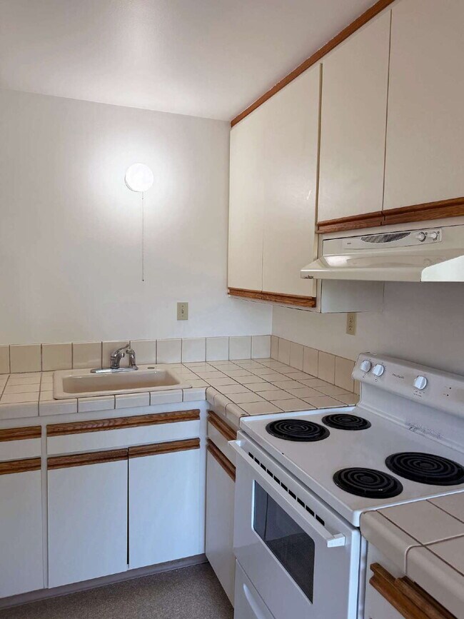 Building Photo - Charming 1BD/1BA Apartment Near Sonoma Plaza - Available Now.