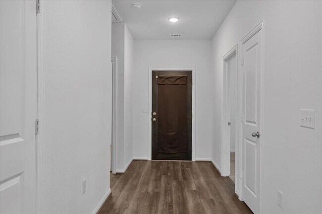 Building Photo - 209 Oldbridge Dr