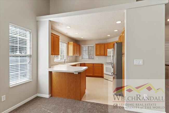Building Photo - Very Spacious 2 Bedroom 3 Bath Ogden Home