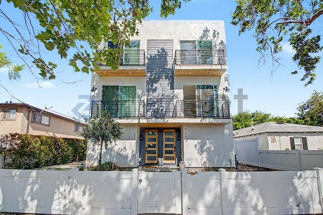 Building Photo - 5230 1/2 Tilden Ave