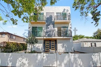 Building Photo - Unit