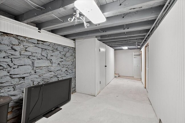 Building Photo - 255 New Holland Ave