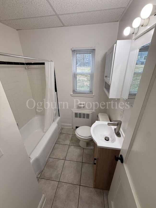 Building Photo - 2505-A Queen St-Miller Park-2BR/1BA-1st Floor APT!!!