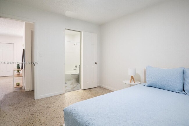 Building Photo - 605 SW 14th Terrace