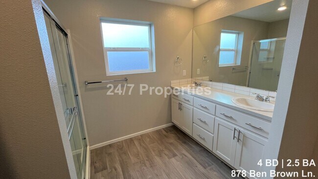 Building Photo - Modern 4 BD | 2.5 BA Home in Woodburn