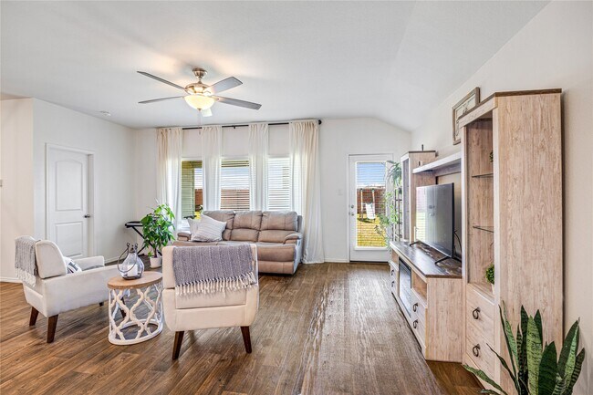 Building Photo - 22627 Petrizzi Ln