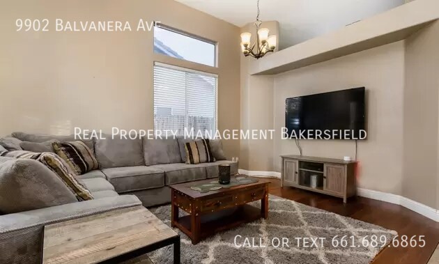 Building Photo - 9902 Balvanera Ave