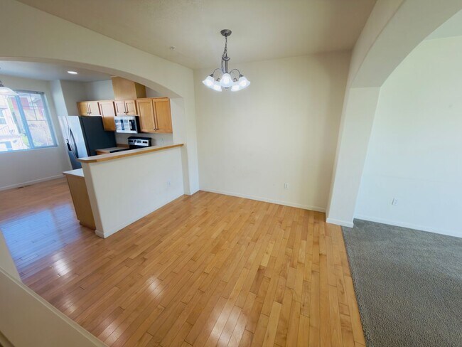Building Photo - Gorgeous Tri-Level Condo at Progress Ridge — Lake Views!
